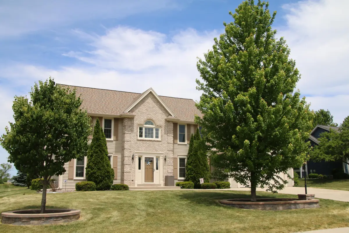 S95W12970 Walter Hagen Dr, Muskego, WI 53150 - #1