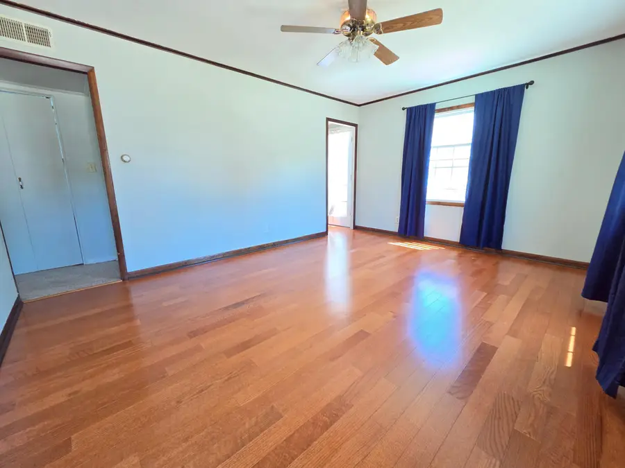 1043 Birchwood Dr, West Bend, WI 53095 - #2