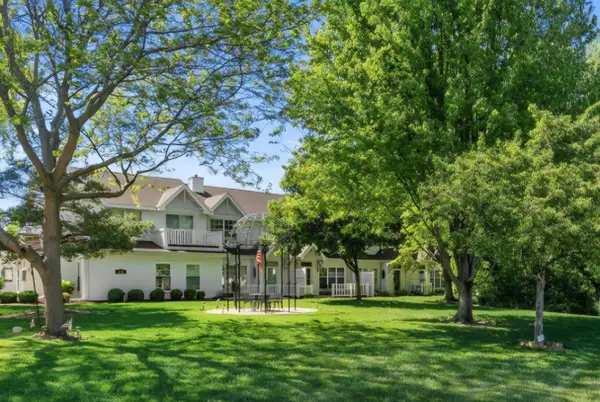 6235 S Creekside Dr, Cudahy, WI 53110