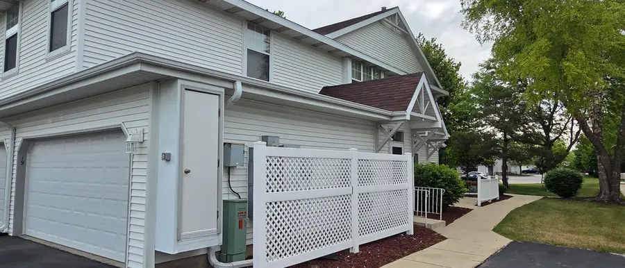 6235 S Creekside Dr, Cudahy, WI 53110 - #2