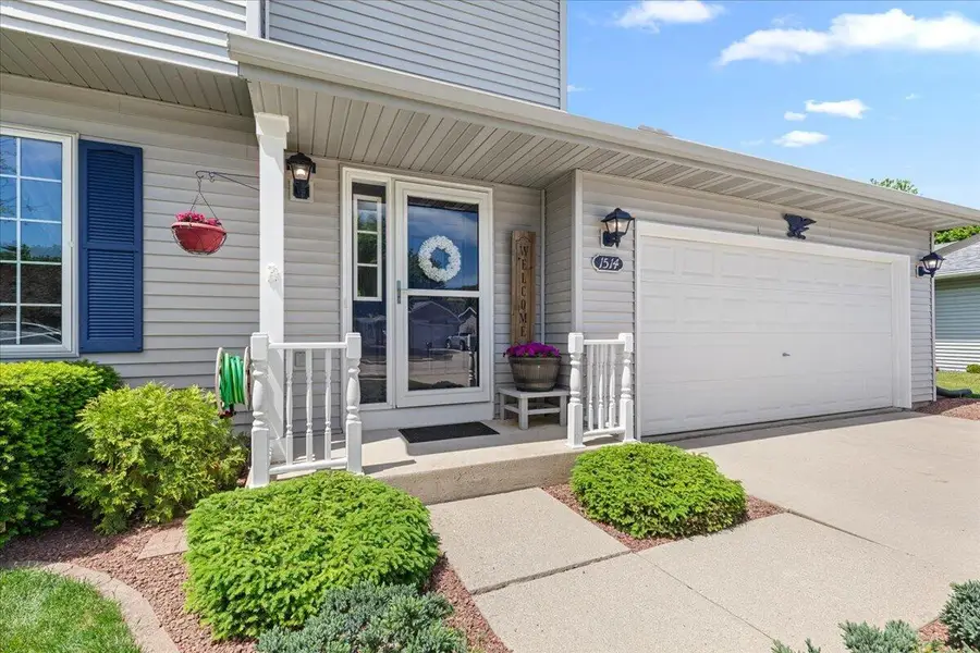 1514 Ravine Forest Dr, West Bend, WI 53090 - #2