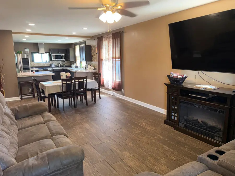 1226 Goold St, Racine, WI 53402 - #3