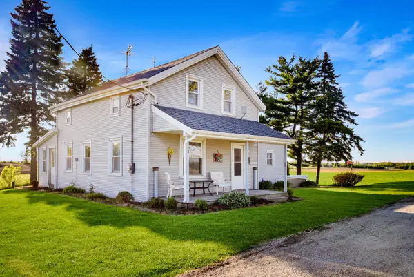 5450 Beechnut Dr, Wayne, WI 53040