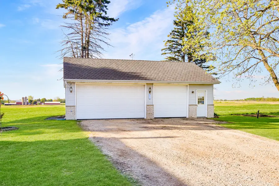 5450 Beechnut Dr, Wayne, WI 53040 - #2