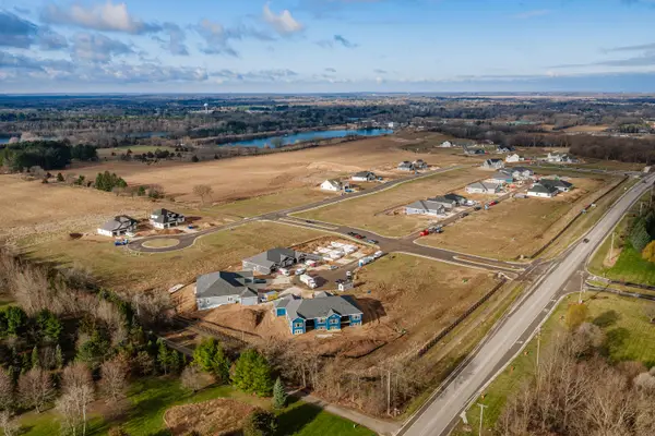 520 W Talbots Woods Dr, Dousman, WI 53066
