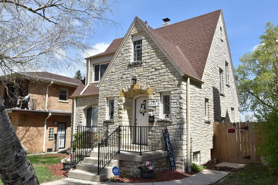 6502 W Medford Ave, Milwaukee, WI 53218 - #3