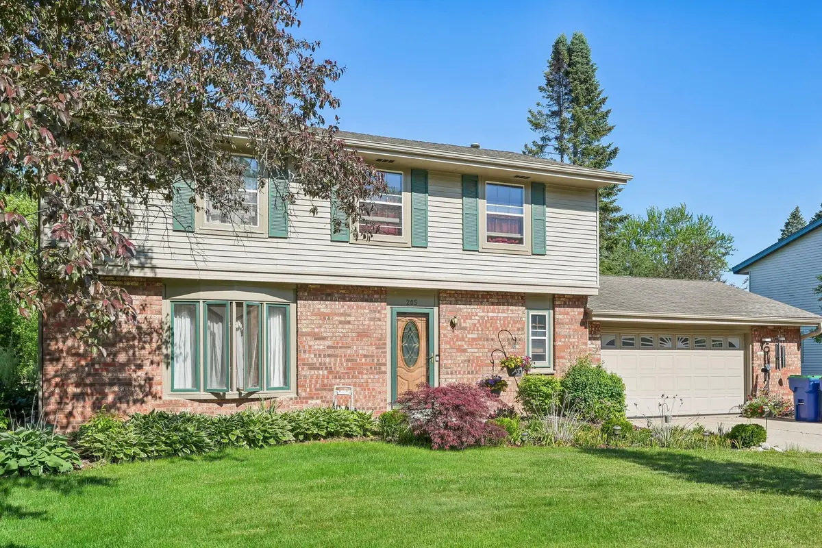 205 Fox Glen Rd, Fredonia, WI 53021 - #1
