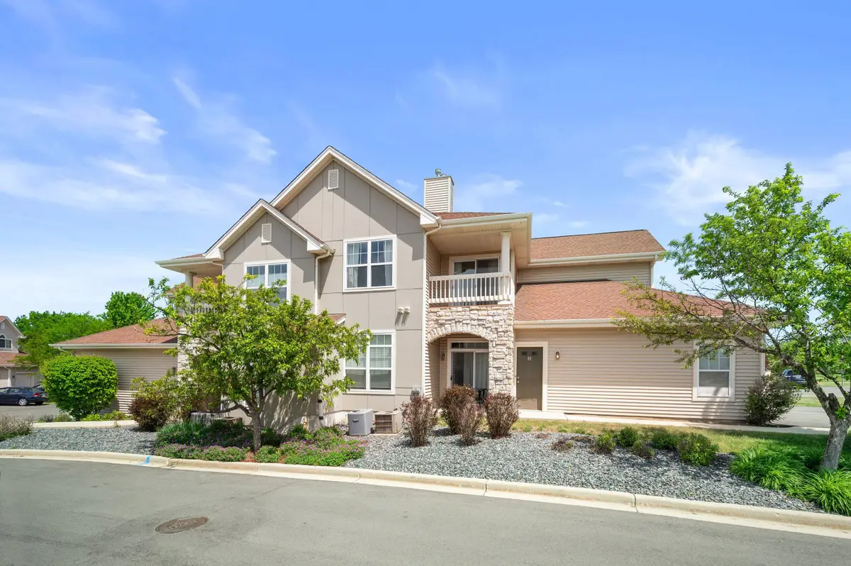 9301 Cobblestone Way, Franklin, WI 53132 - #1