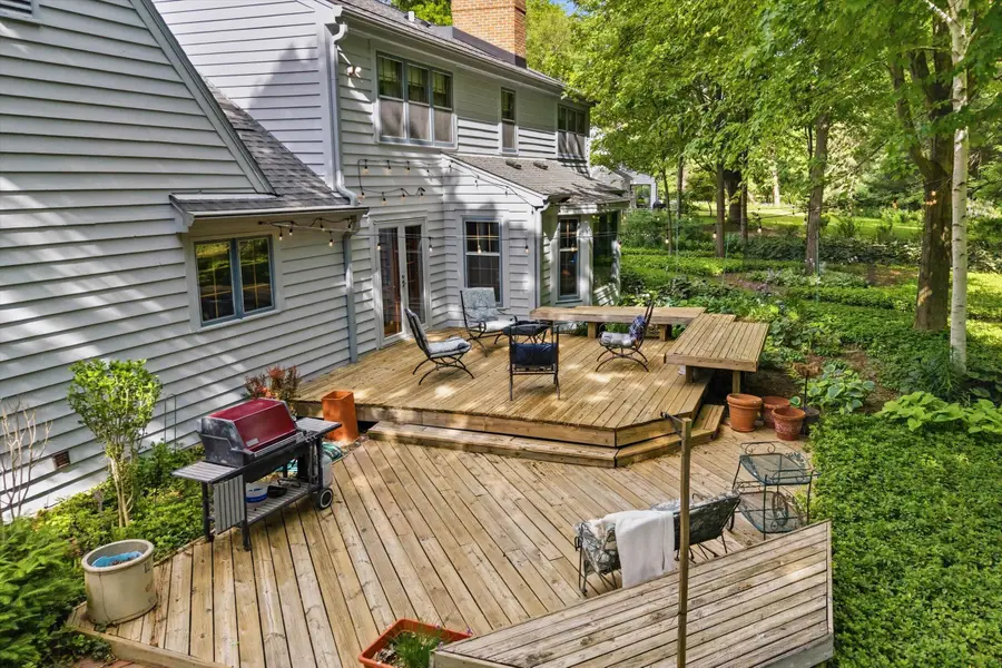 304 Fieldstone Rd, Delafield, WI 53018 - #3