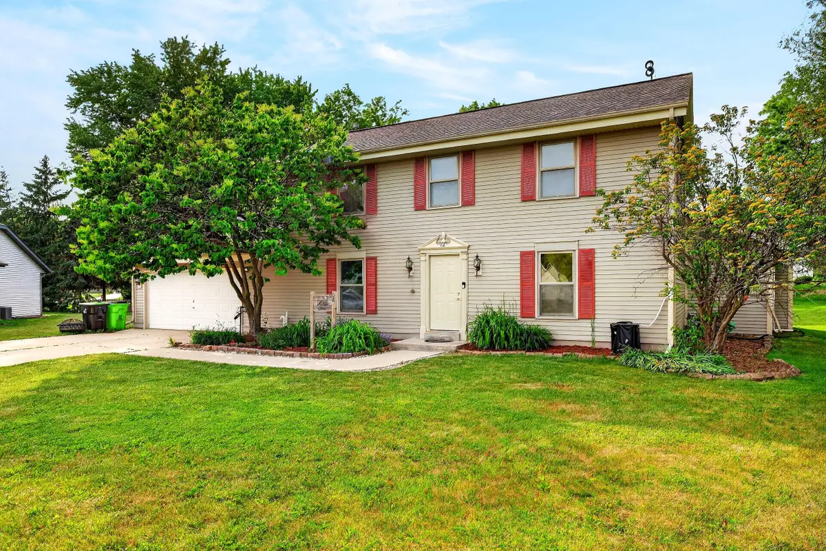 62 E Prospect Ct, Hartford, WI 53027 - #1
