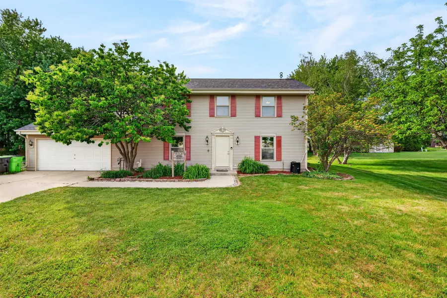 62 E Prospect Ct, Hartford, WI 53027 - #2
