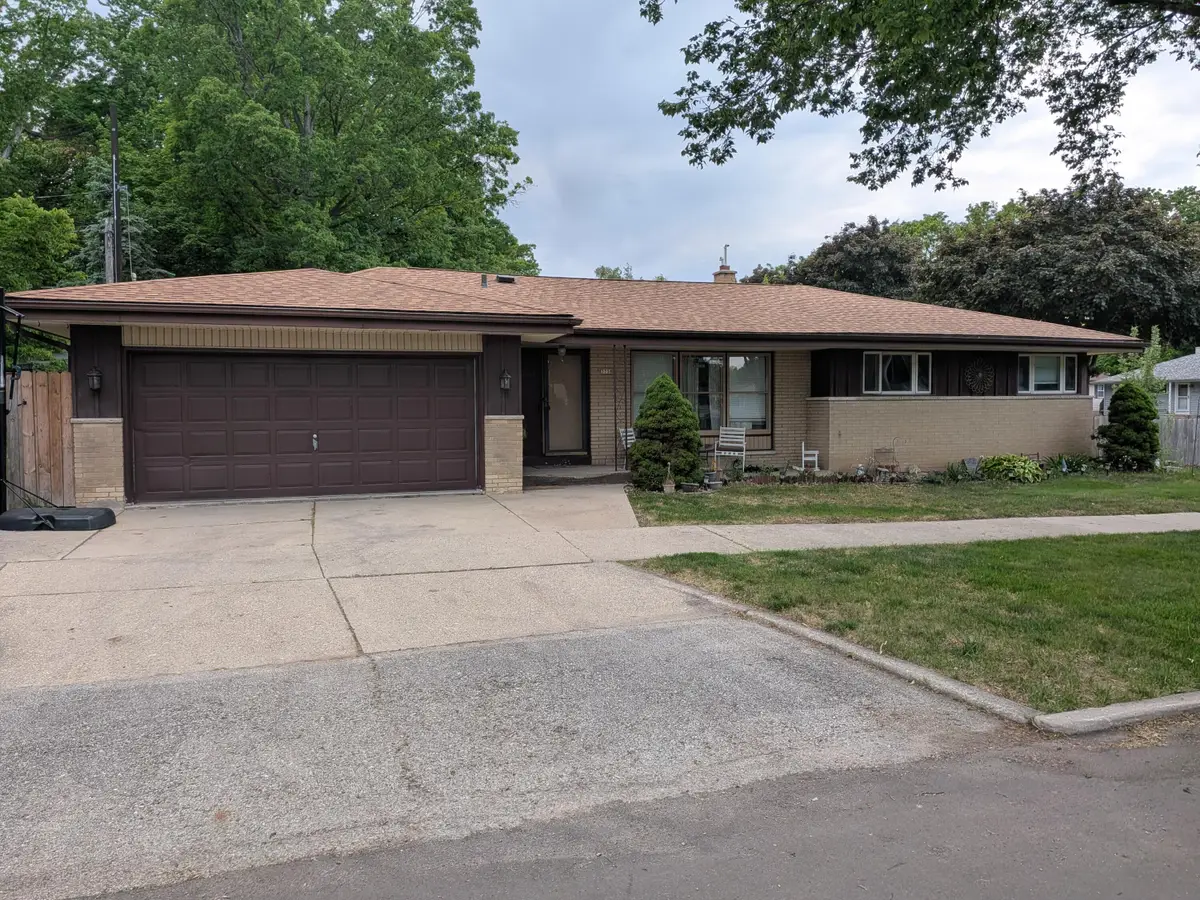 3758 W Parnell Ave, Milwaukee, WI 53221 - #1