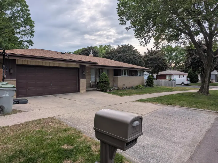3758 W Parnell Ave, Milwaukee, WI 53221 - #3