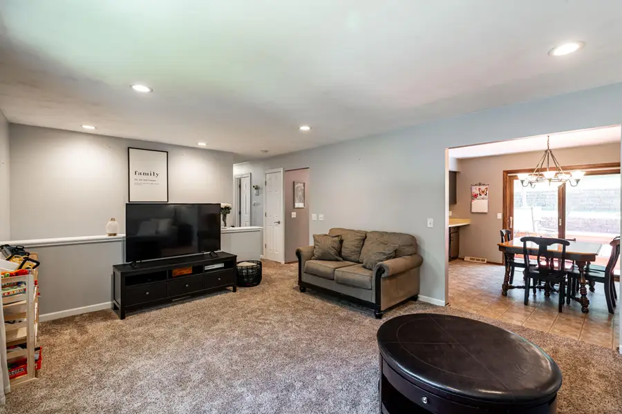 720 Coventry Ln, Hartland, WI 53029 - #3