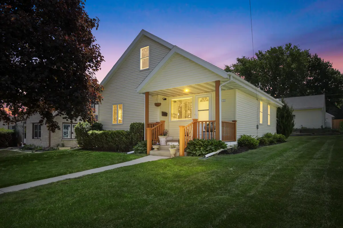 721 W Larabee St, Port Washington, WI 53074 - #1