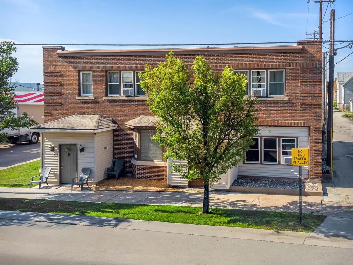 415 Market St, La Crosse, WI 54601 - #1