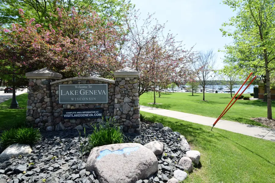 255 Elmwood Ave, Lake Geneva, WI 53147 - #3