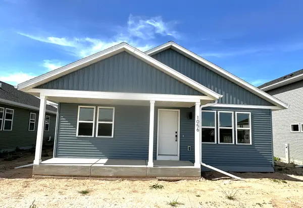 1056 Happy Ln, Sheboygan Falls, WI 53085
