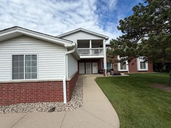 8333 Lexington Pl, Pleasant Prairie, WI 53158
