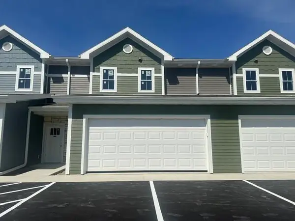 216 Settlers Dr, Jefferson, WI 53549