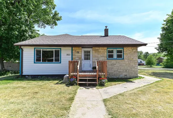 3023 Graydon Ave, East Troy, WI 53120