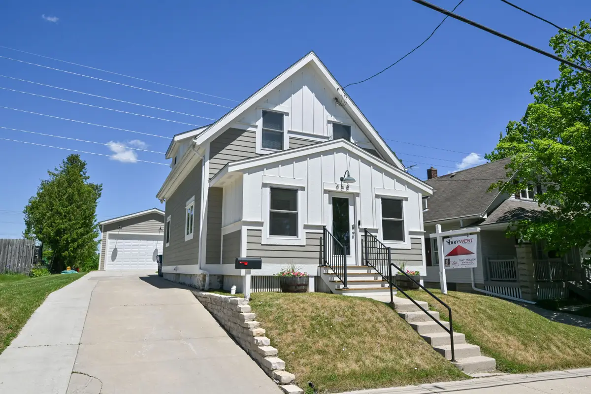 458 W Chestnut St, Port Washington, WI 53074 - #1