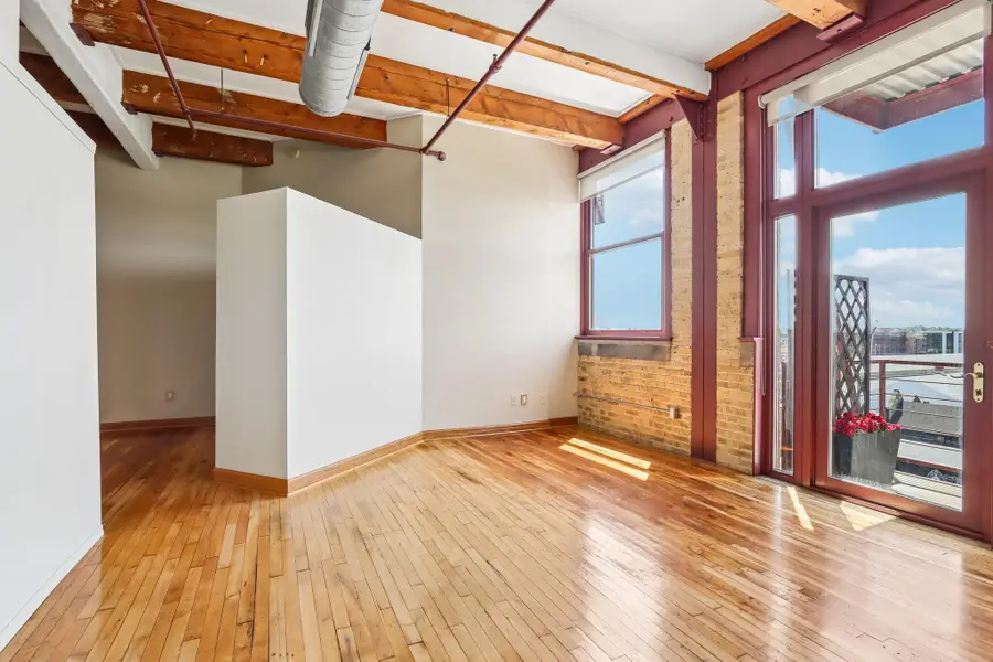 215 W Maple St, Milwaukee, WI 53204 - #2