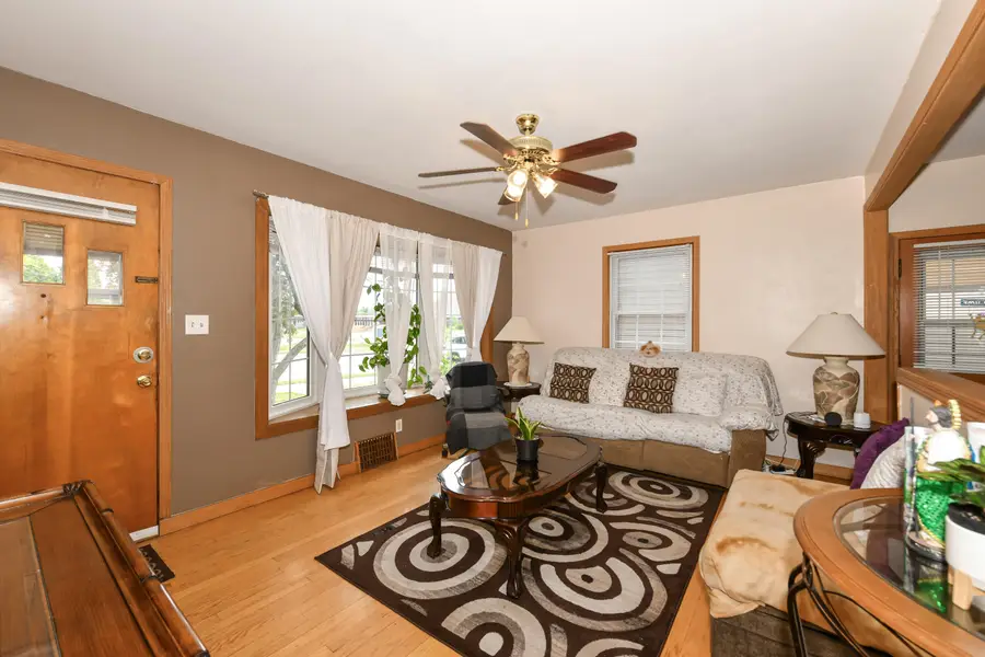 2426 5th Ave, South Milwaukee, WI 53172 - #2