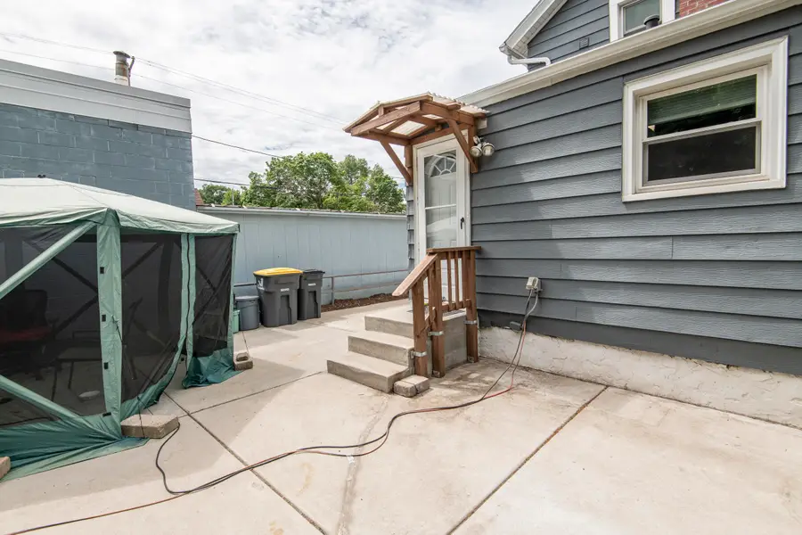 1121 Adams St, Waukesha, WI 53186 - #3