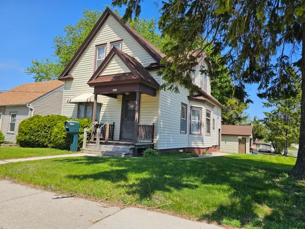2023 S 10th St, Manitowoc, WI 54220