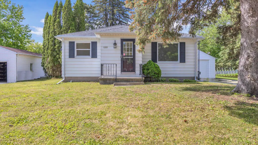 2305 Mayflower Ave, Sheboygan, WI 53083 - #1