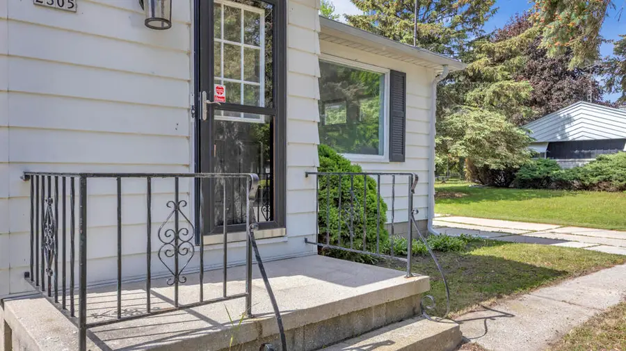 2305 Mayflower Ave, Sheboygan, WI 53083 - #2