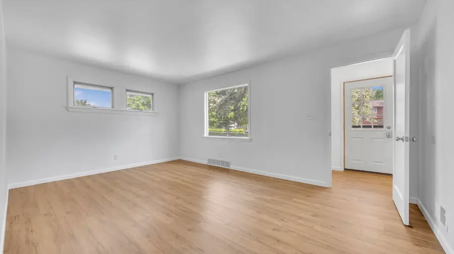 2305 Mayflower Ave, Sheboygan, WI 53083 - #3