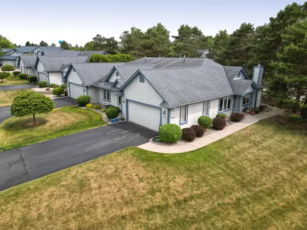 984 Bay View Cir, Mukwonago, WI 53149