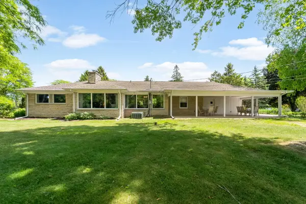11355 N Rosewood Dr, Mequon, WI 53092