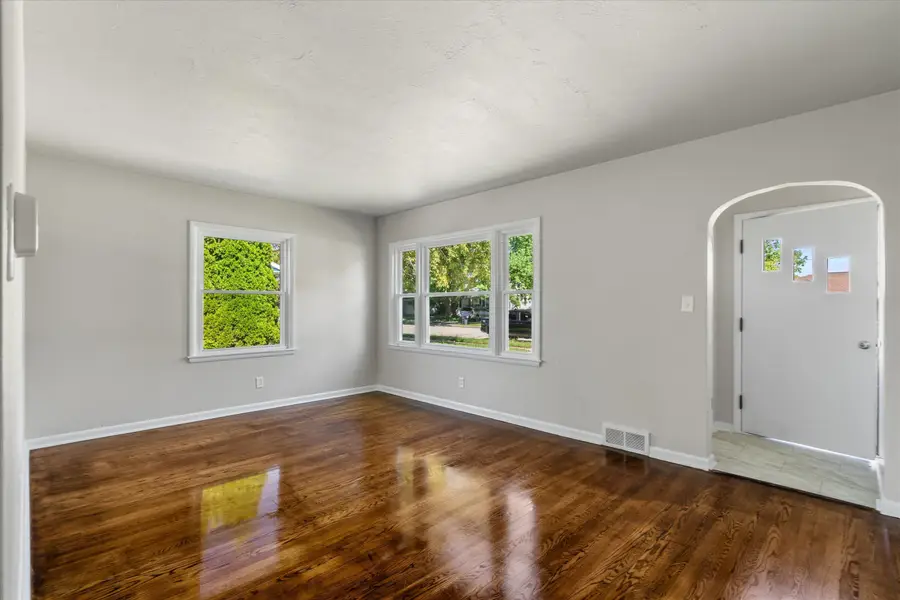 939 Sherry St, Neenah, WI 54956 - #3