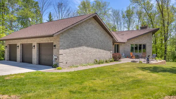 4564 Broadway St, Manitowoc, WI 54220