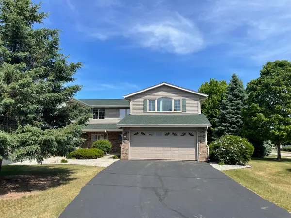 723 Stoney Creek Ct, West Bend, WI 53095