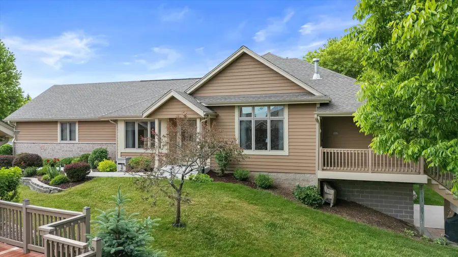 W243N2205 Deer Park Ct, Pewaukee, WI 53072 - #2
