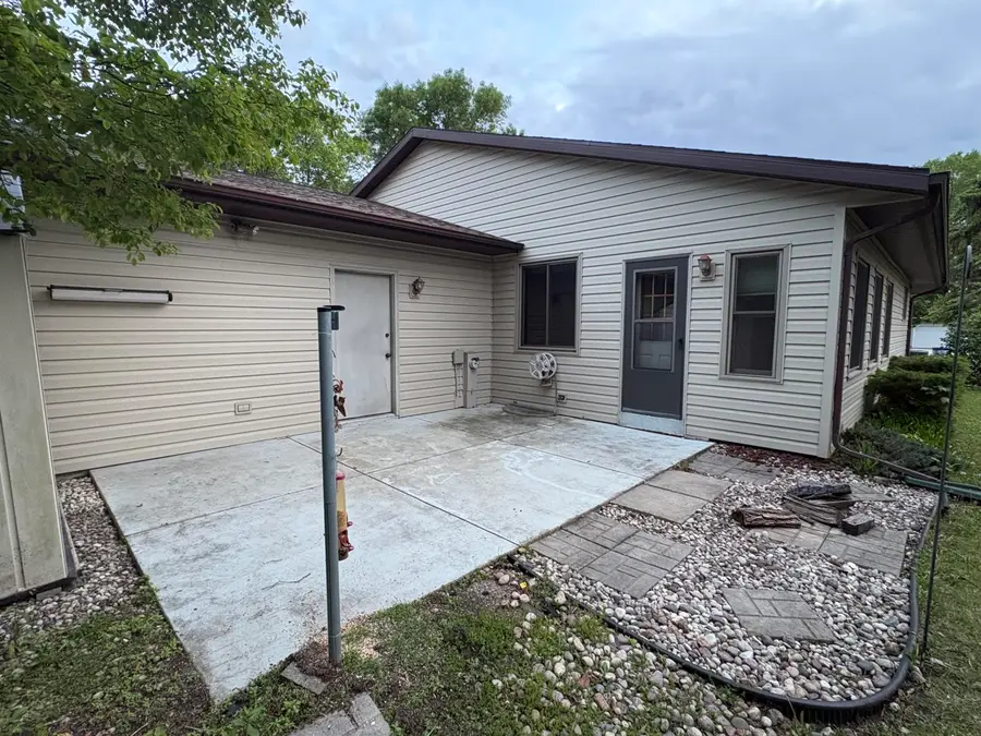 82 Eastbrook Ln, Fond Du Lac, WI 54935 - #3
