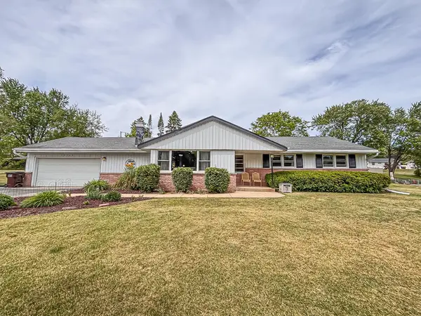 18260 W Willow Rd, New Berlin, WI 53146