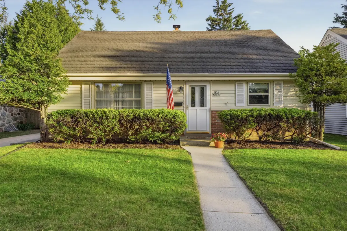 N56W5543 Sunnyside Ln, Cedarburg, WI 53012 - #1