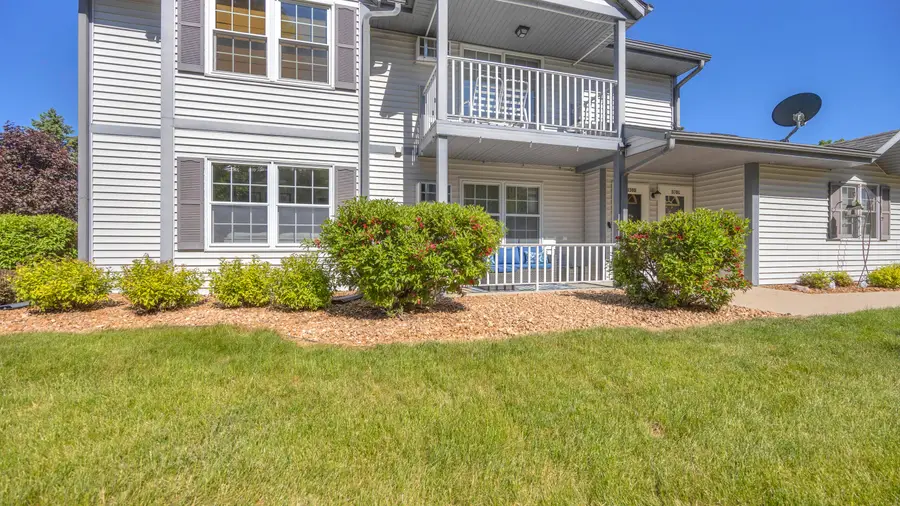 350 Auburn Meadows Ct, Campbellsport, WI 53010 - #2