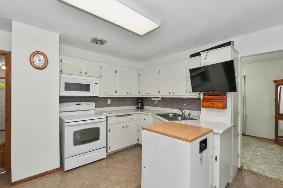 803 W Washington Ave, Waukesha, WI 53188 - #2