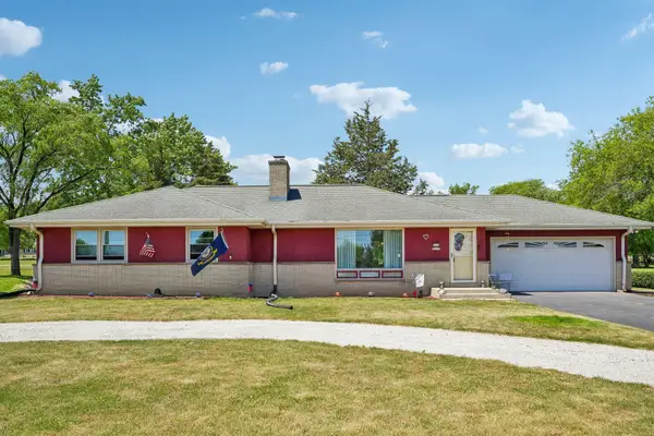 W130N6219 River Dr, Menomonee Falls, WI 53051