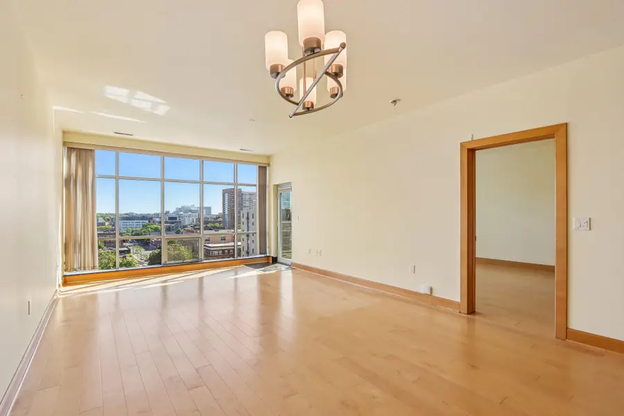 1550 E Royall Pl, Milwaukee, WI 53235 - #3