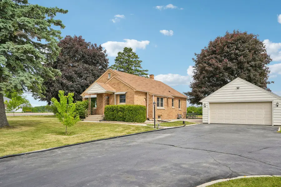 5930 W County Line Rd, Mequon, WI 53092 - #2