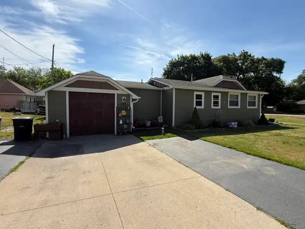 418 S 4th St, Silver Lake, WI 53170