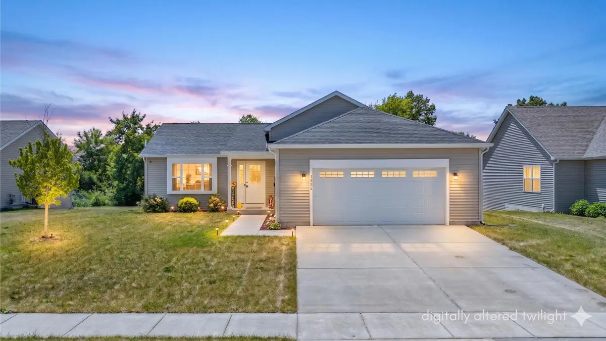 1423 E Longneedle Ln, Elkhorn, WI 53121 - #1