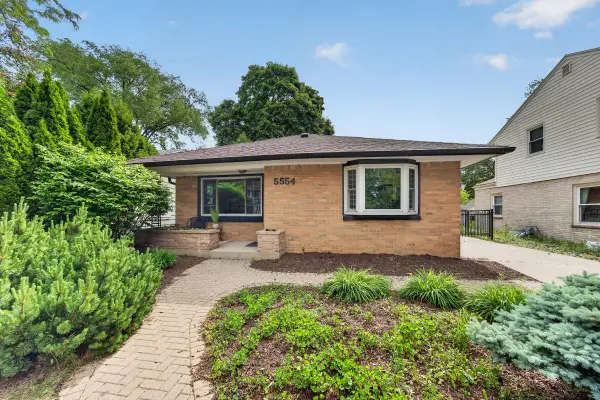 5554 N Navajo Ave, Glendale, WI 53217